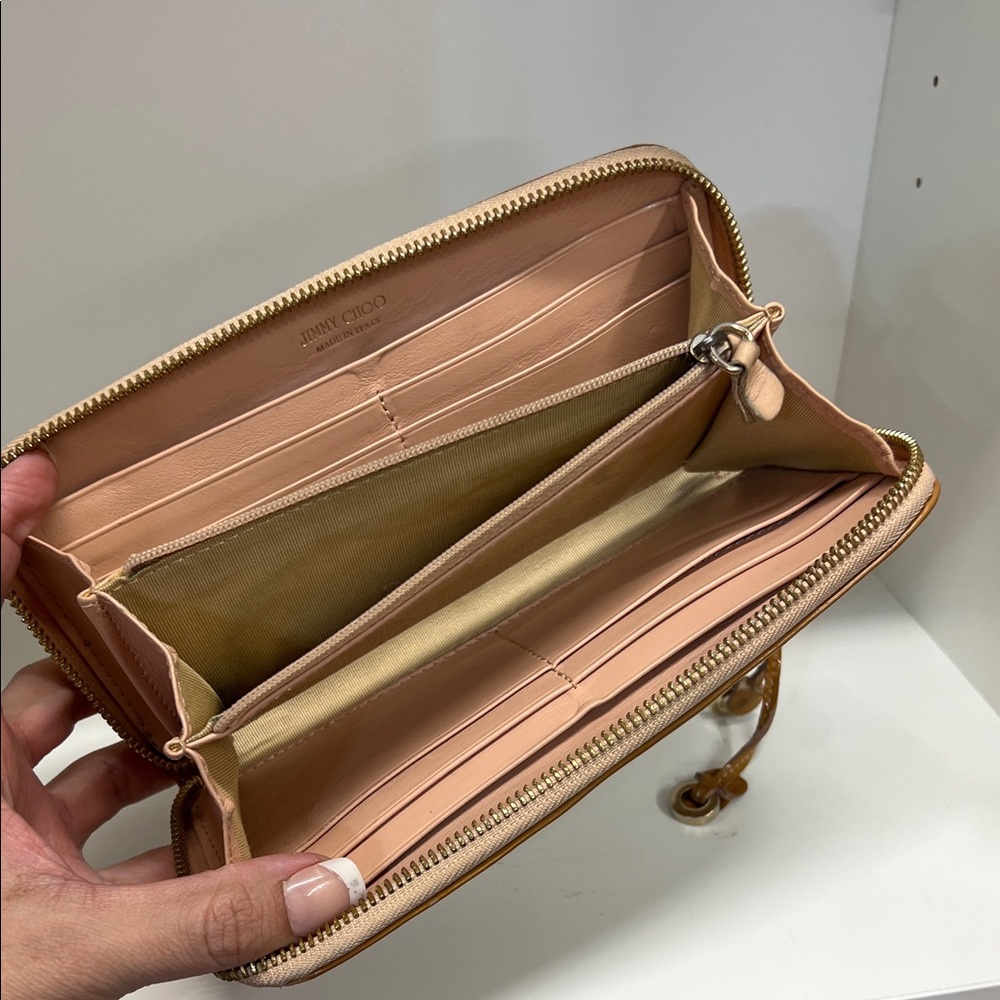 🔥🔥 Jimmy Choo Star-Studded Tan/pink interior Wallet - Picture 6 of 12